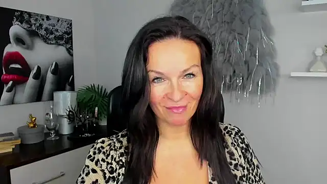 Snapshot of HelenLuxx chatting on 01.07.25 HelenLuxx online show from 01.07.25