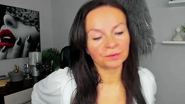 Snapshot of HelenLuxx chatting on 01.08.25 HelenLuxx online show from 01.08.25