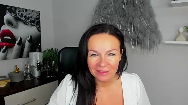 Snapshot of HelenLuxx chatting on 01.08.25 HelenLuxx online show from 01.08.25