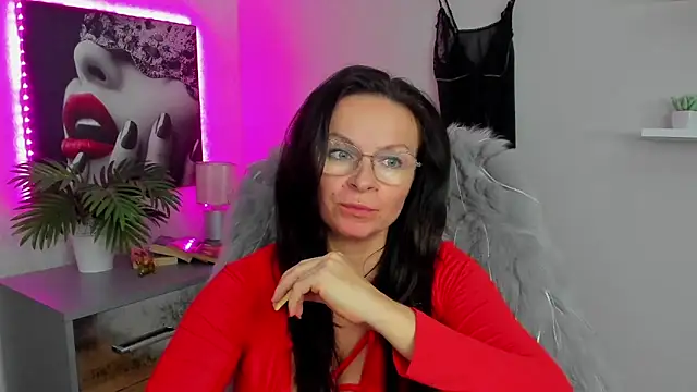 Snapshot of HelenLuxx chatting on 02.11.25 HelenLuxx online show from 02.11.25