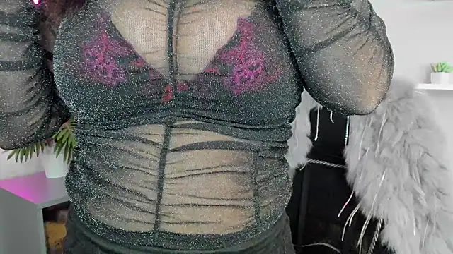Snapshot of HelenLuxx chatting on 02.12.25 HelenLuxx online show from 02.12.25