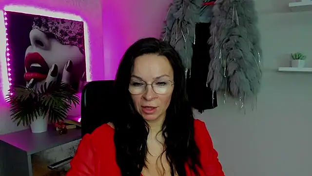 Snapshot of HelenLuxx chatting on 02.14.25 HelenLuxx online show from 02.14.25