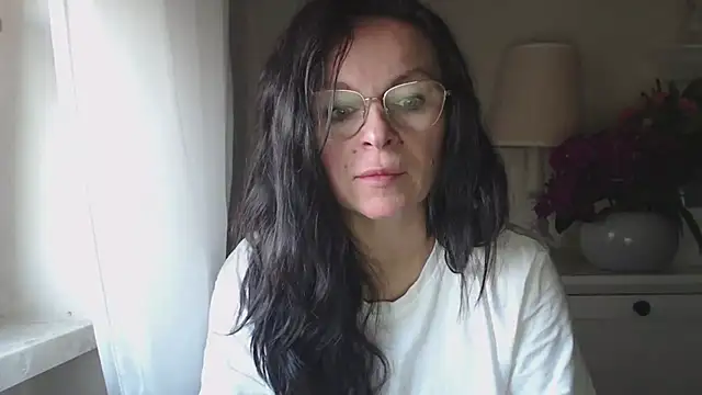 HelenLuxx online show from 10.20.25