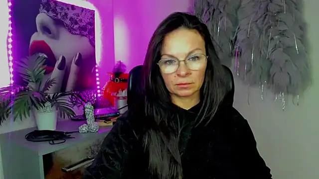 HelenLuxx online show from 02.03.26