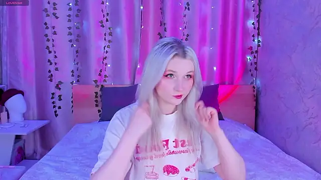 Snapshot of SweeteRose_Royce chatting on 12.02.24 SweeteRose Royce online show from 12.02.24