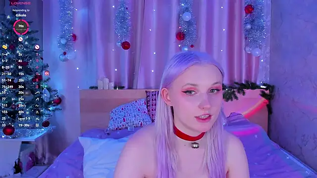 Snapshot of SweeteRose_Royce chatting on 12.29.24 SweeteRose Royce online show from 12.29.24