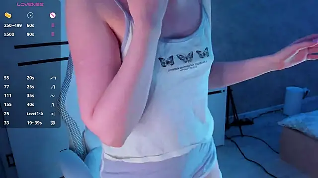 Snapshot of SweeteRose_Royce chatting on 02.13.25 SweeteRose Royce online show from 02.13.25