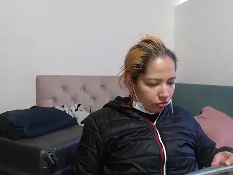 Snapshot of THEBOSSLARA chatting on 03.10.26 THEBOSSLARA online show from 03.10.26