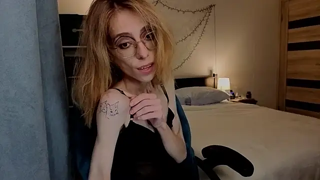 Snapshot of amber_quell_here chatting on 09.18.25 amber quell here online show from 09.18.25