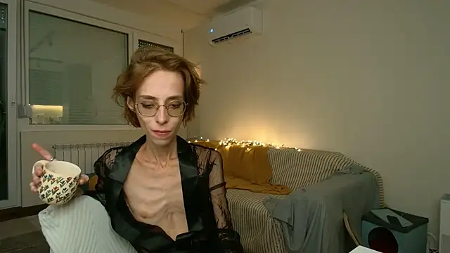 amber quell here online show from 07.10.26