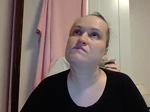 Snapshot of _squirty_cum_lady_ chatting on 03.08.25 squirty cum lady online show from 03.08.25