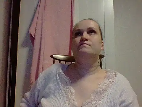 Snapshot of _squirty_cum_lady_ chatting on 03.11.25 squirty cum lady online show from 03.11.25