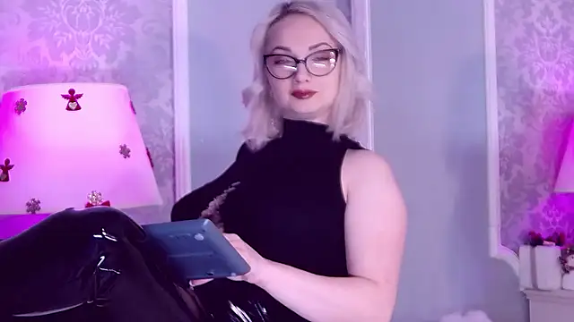 Snapshot of EllianaReese chatting on 01.17.26 EllianaReese online show from 01.17.26