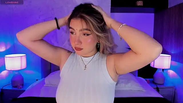 Snapshot of SamantaBone chatting on 01.14.25 SamantaBone online show from 01.14.25