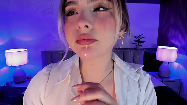 Snapshot of SamantaBone chatting on 01.25.25 SamantaBone online show from 01.25.25