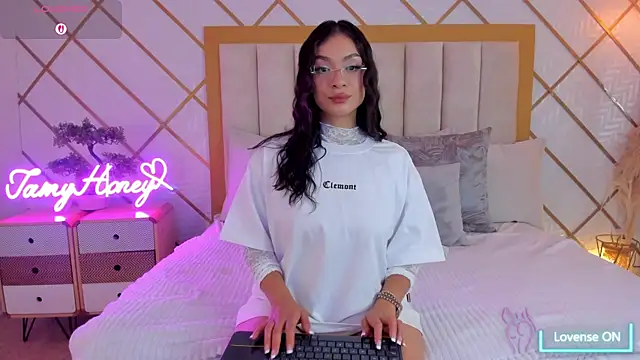 Snapshot of TamyHoney chatting on 09.11.25 TamyHoney online show from 09.11.25