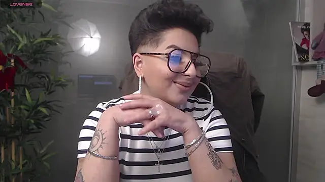 BustyAllyy online show from 12.14.24