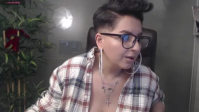 BustyAllyy online show from 12.17.24