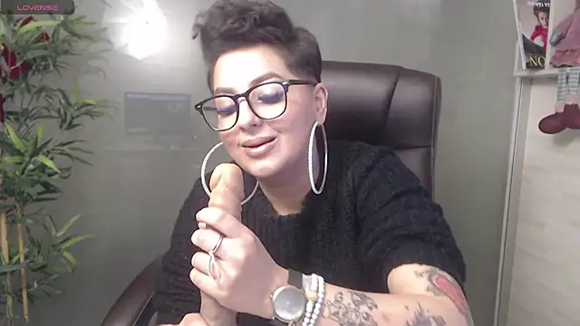 BustyAllyy online show from 12.18.24