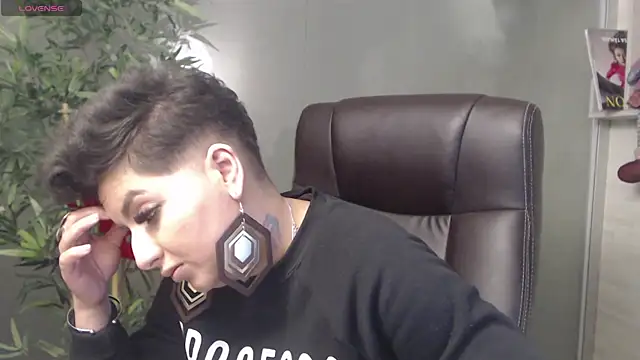BustyAllyy online show from 12.20.24