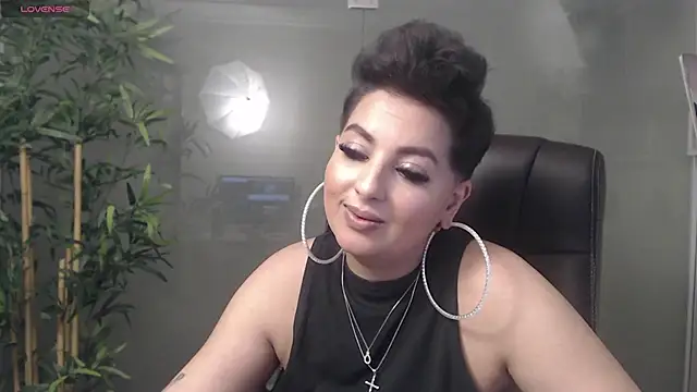 BustyAllyy online show from 12.23.24