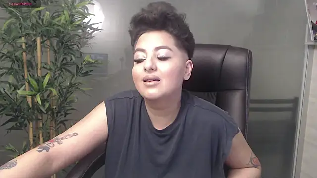 BustyAllyy online show from 01.10.25
