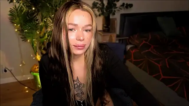 Snapshot of Lily_Yin chatting on 02.10.25 Lily Yin online show from 02.10.25