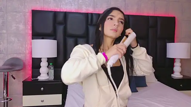 MiaSweeths online show from 10.25.25