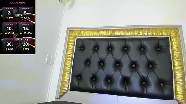 Foxy Assh  online show from 01.07.26