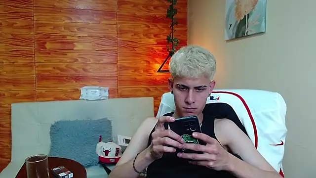 Bastiaan 28 online show from 12.11.24