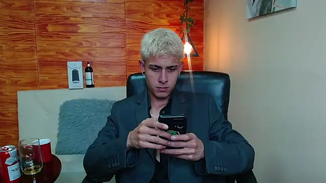 Bastiaan 28 online show from 12.13.24