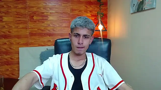 Bastiaan 28 online show from 12.17.24