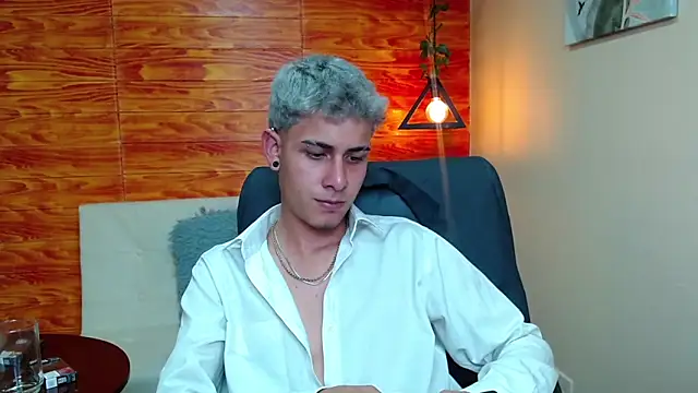 Bastiaan 28 online show from 12.18.24