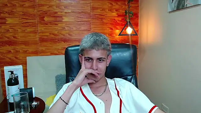 Bastiaan 28 online show from 12.20.24