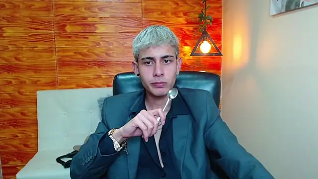 Bastiaan 28 online show from 01.05.25