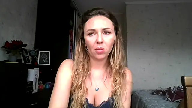 AngelinaLove28 online show from 12.15.25