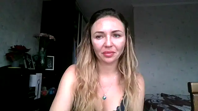 AngelinaLove28 online show from 12.16.25