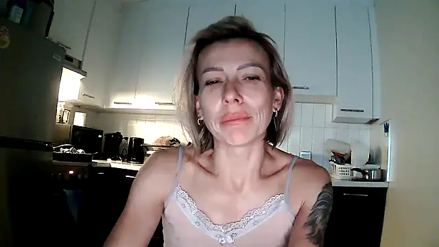 Snapshot of anechka1 chatting on 09.25.25 anechka1 online show from 09.25.25