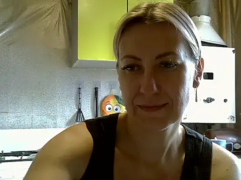 Snapshot of AshleyXHoney chatting on 09.18.25 AshleyXHoney online show from 09.18.25