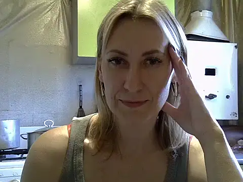 Snapshot of AshleyXHoney chatting on 09.23.25 AshleyXHoney online show from 09.23.25