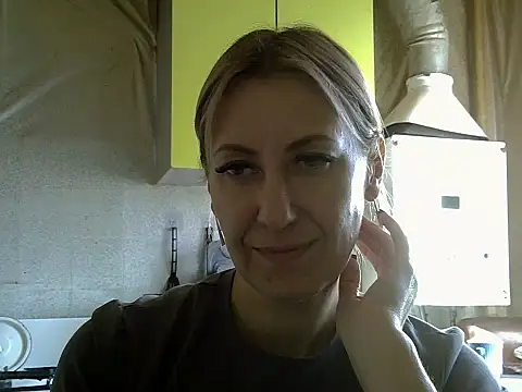 Snapshot of AshleyXHoney chatting on 10.01.25 AshleyXHoney online show from 10.01.25