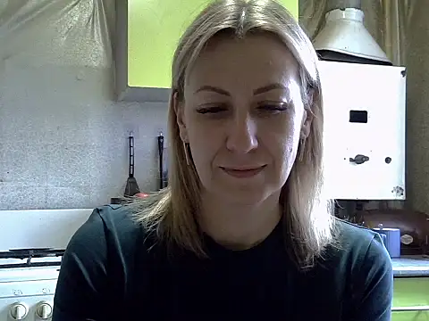 Snapshot of AshleyXHoney chatting on 10.23.25 AshleyXHoney online show from 10.23.25