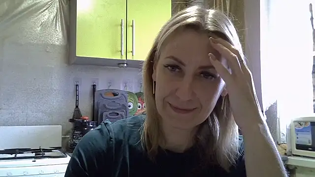 Snapshot of AshleyXHoney chatting on 10.30.25 AshleyXHoney online show from 10.30.25