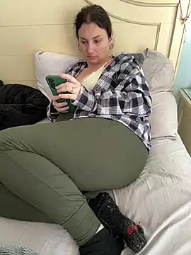 Snapshot of MilfyMrsRobinson chatting on 01.20.25 MilfyMrsRobinson online show from 01.20.25