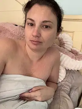 Snapshot of MilfyMrsRobinson chatting on 02.25.25 MilfyMrsRobinson online show from 02.25.25