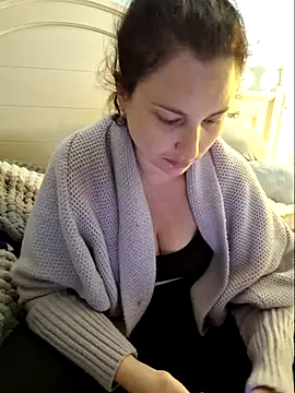 Snapshot of MilfyMrsRobinson chatting on 03.04.25 MilfyMrsRobinson online show from 03.04.25