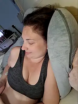 Snapshot of MilfyMrsRobinson chatting on 03.12.25 MilfyMrsRobinson online show from 03.12.25