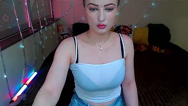 LizaSenri online show from 10.13.25