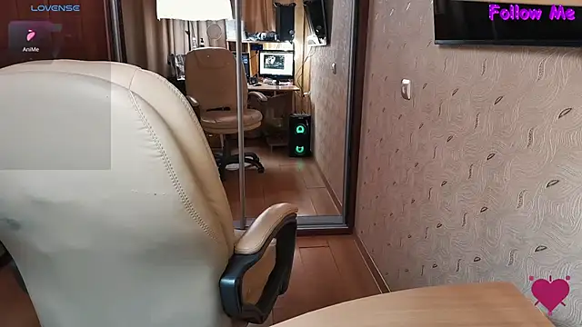 Snapshot of MyLadySkyLuck chatting on 09.27.25 MyLadySkyLuck online show from 09.27.25