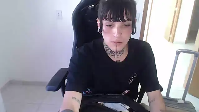 charlotbelucci  online show from 10.01.25